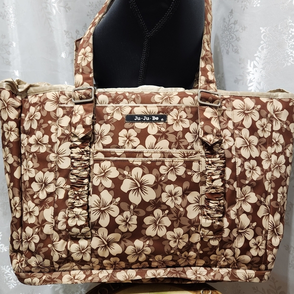 JU-JU-BE Oversized Neutral Hibiscus Print Diaper Bag with Shoulder Strap - Picture 4 of 16